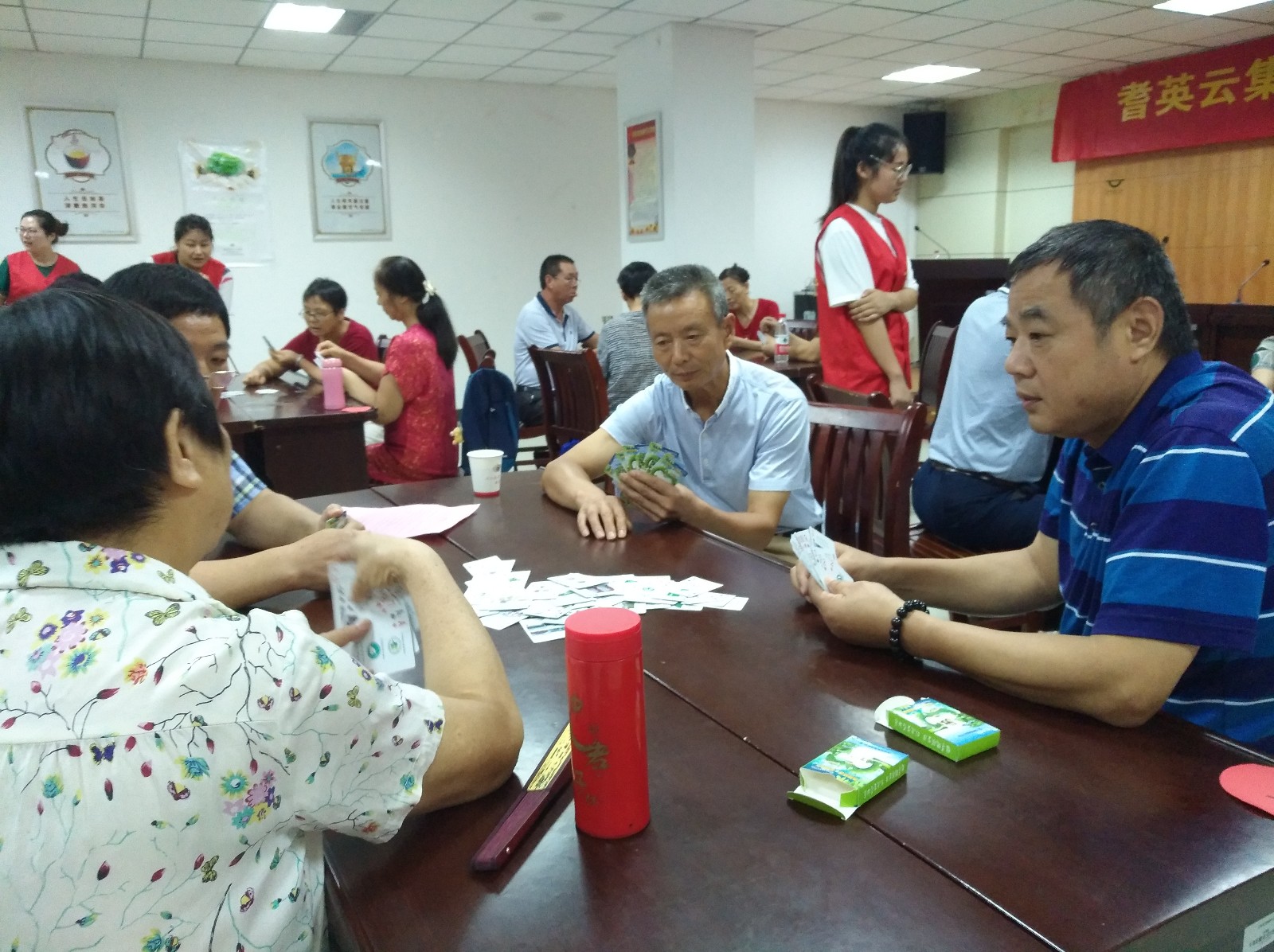【阳光公益·天乐站】耆英云集，邻里齐乐——社区掼蛋比赛