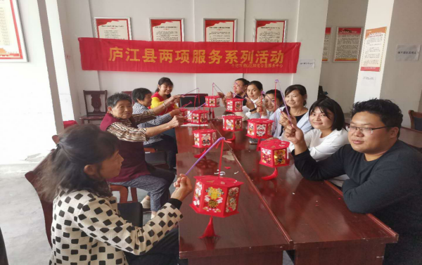 【阳光公益·庐江站】“迎中秋 庆国庆”的手工灯笼活动