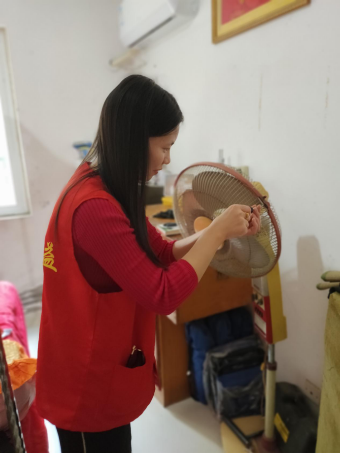 【阳光公益·长宁永和】“幸福来敲门”便民服务活动
