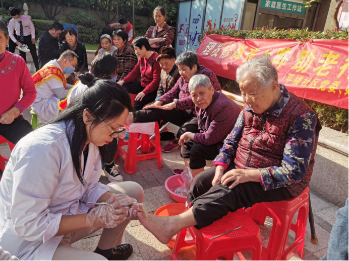 【阳光公益·海棠街道】“理发修脚齐上阵 助老行动暖人心”活动