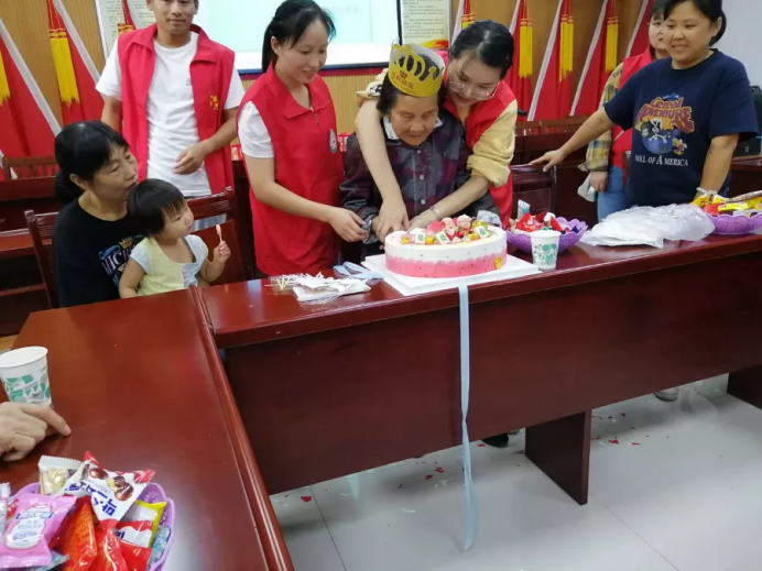 【阳光公益·庐江站】“集体生日会，温馨暖夕阳”活动