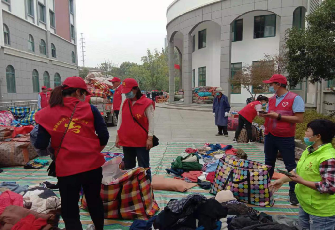 【阳光公益·庐江站】“寒冬送温暖，让爱用传递”活动