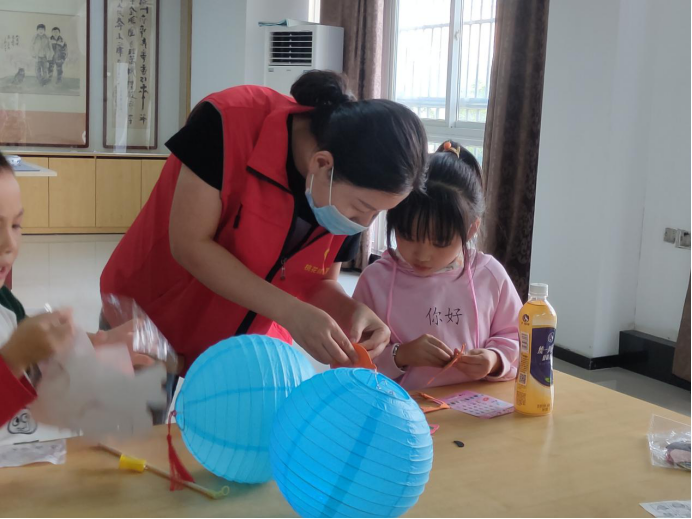 【阳光公益·肥西桃花】“我们的节日·中秋”制作花灯活动