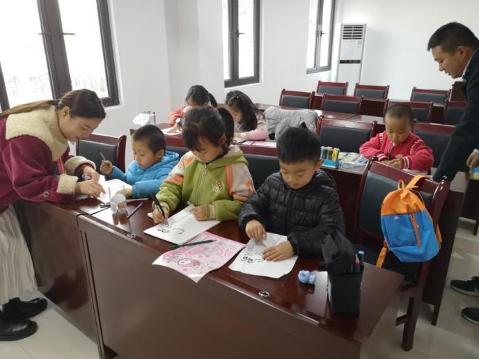【阳光公益·蜀麓林溪】“阳光E课堂之七彩画笔”活动