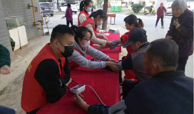 【阳光公益·庐江站】“关爱老人 与爱同行”义诊义剪活动