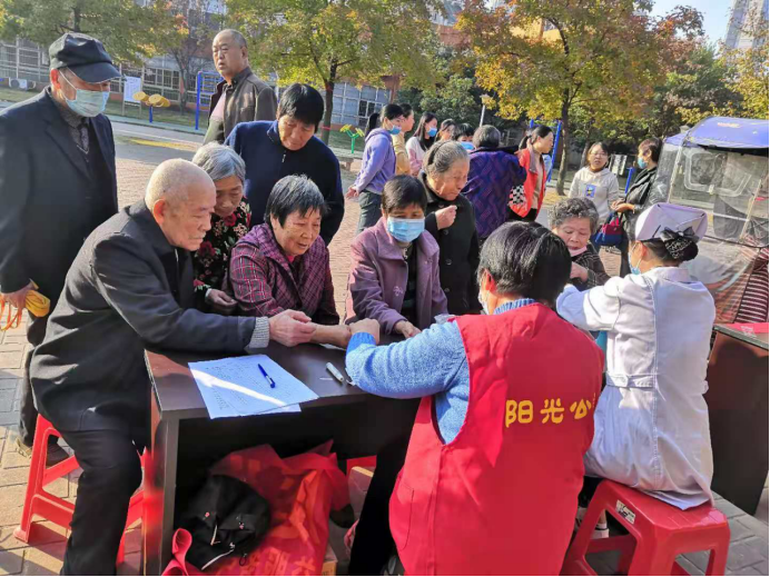 【阳光公益·兴园一居】“把贴心服务送到百姓家门口”活动