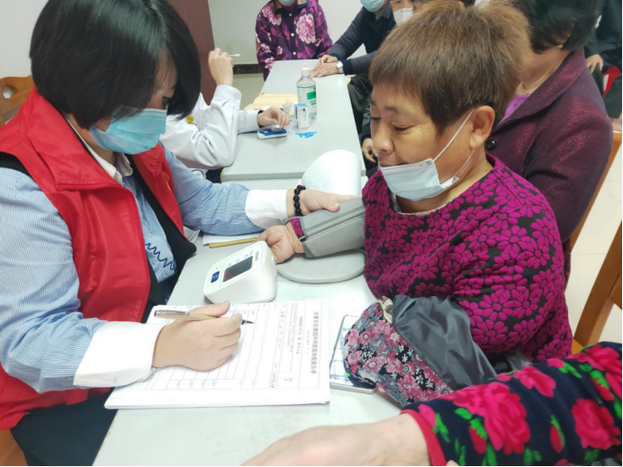 【阳光公益·南岗新店】“志愿服务进社区 爱心义诊暖人心”公益体检活动