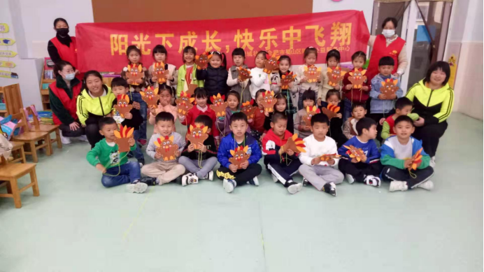 【阳光公益·庐江站】“感恩心连心”手工小背包制作活动
