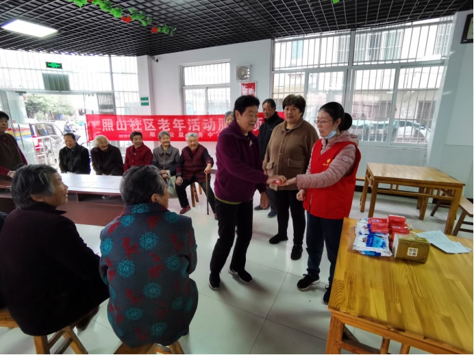 【阳光公益·大杨镇】“趣味游戏-手推易拉罐”活动