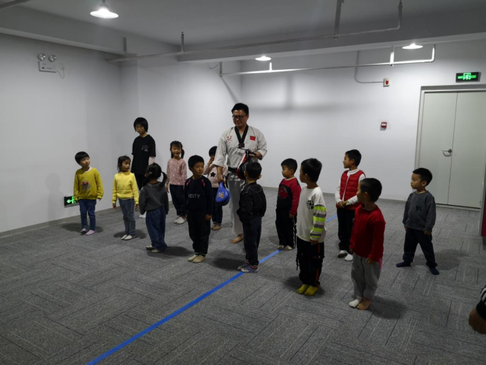 【阳光公益·蜀麓林溪】“阳光E课堂之武礼跆拳”活动