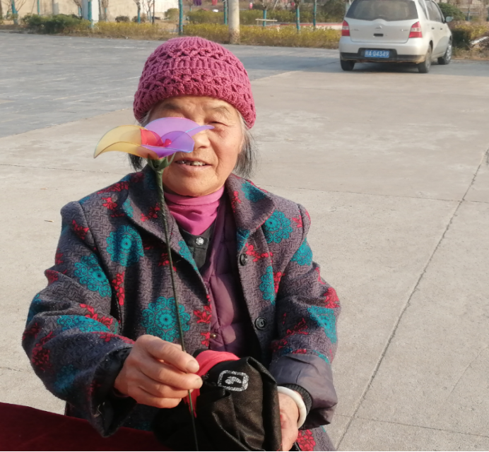【阳光公益·庐江站】“银龄巧手，多乐趣”老人手工活动