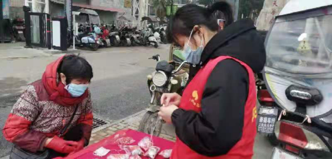 【阳光公益·庐江站】“小小手工 耆乐无穷”DIY手工香包活动
