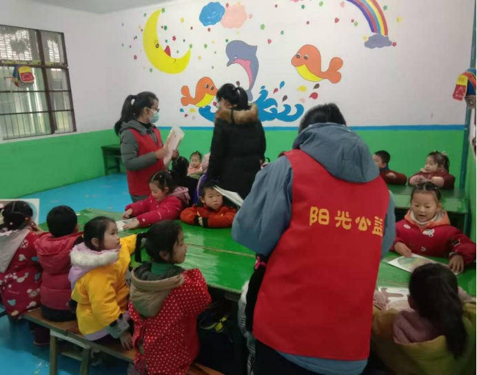 【阳光公益·庐江站】“七彩绘画，童趣无限”活动