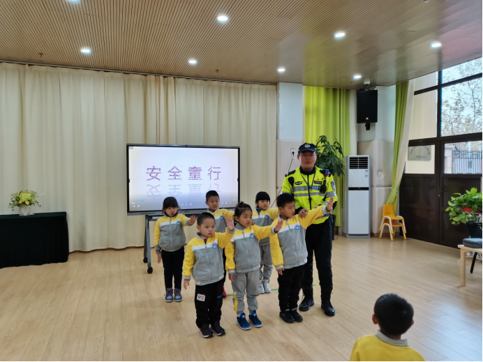【阳光公益·经开莲花】“安全我知道 交警进课堂”交通安全日活动