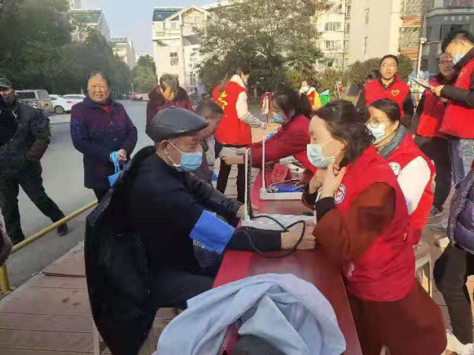 【阳光公益·庐江站】“国际志愿者日”义诊义剪活动