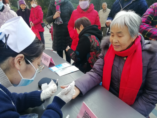【阳光公益·经开莲花】“冬日送暖阳 义诊进社区”爱心义诊活动