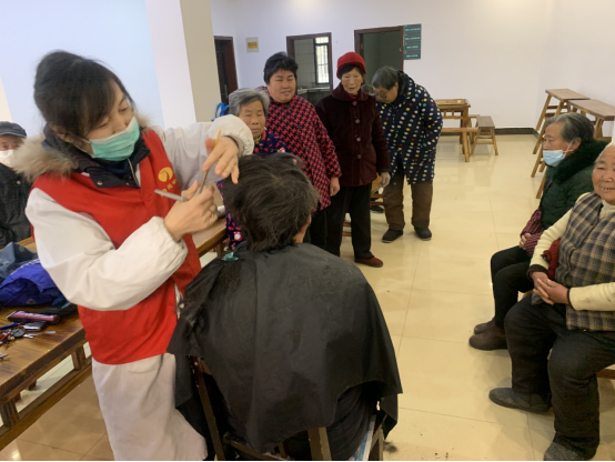 【阳光公益·大杨镇】“关爱老人，免费爱心理发”活动