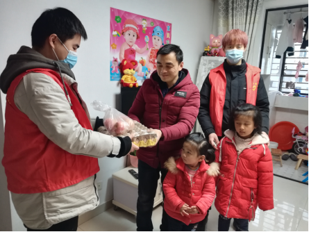 【阳光公益·经开莲花】“送春联送祝福 送义剪送健康”活动