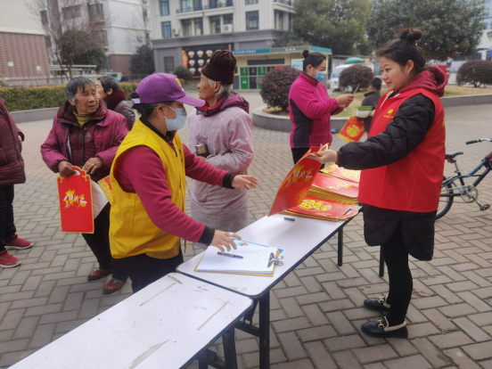 【阳光公益·天乐蜀峰湾】“喜迎新年送春联，情暖社区送祝福”活动
