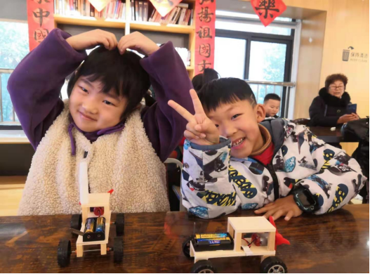 【阳光公益·兴园一居】开展“走近科学·物理实验课”科普类教育活动