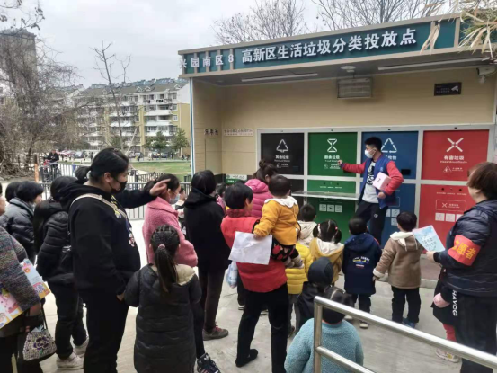 【阳光公益·兴园二居】开展“建设文明环境，共享绿色生活”实践活动
