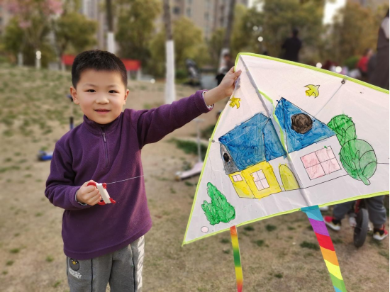【阳光公益·海棠街道】开展“赴一场春日约‘绘’，手绘风筝DIY”主题活动