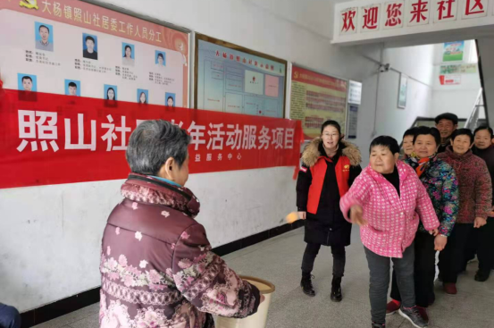 【阳光公益·大杨镇】开展老年人“抛绣球”趣味游戏活动