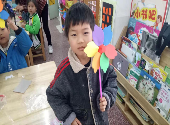 【阳光公益·庐江站】举办“旋转风车，童真满满”儿童手工活动