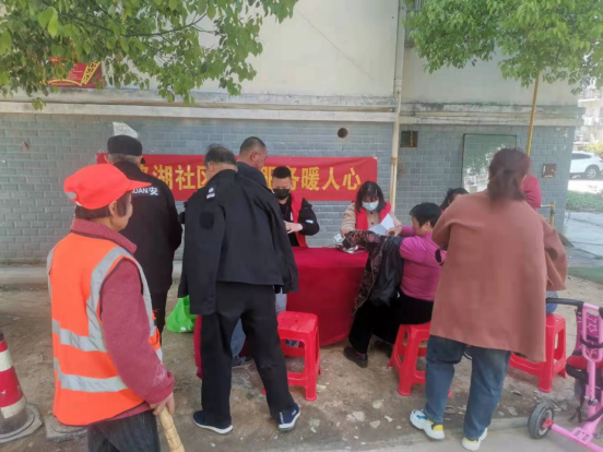 【阳光公益·庐江站】开展“便民服务暖人心”义诊义剪活动