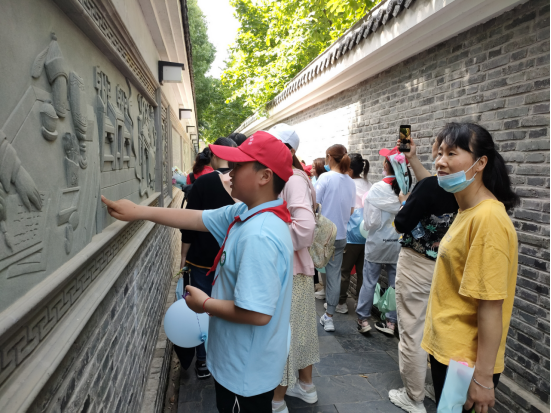 【阳光公益·肥西桃花】开展“快乐游园+感恩更美”母亲节主题活动
