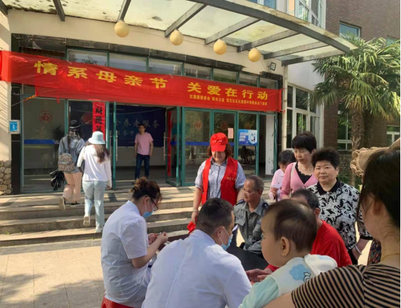 【阳光公益·经开莲花】开展“情系母亲 关爱在行动”义诊、咨询、服务活动