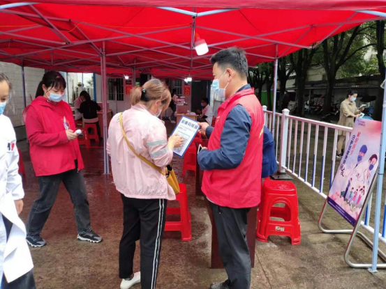 【阳光公益·庐江站】开展“助疫苗接种 社区在行动”志愿服务活动