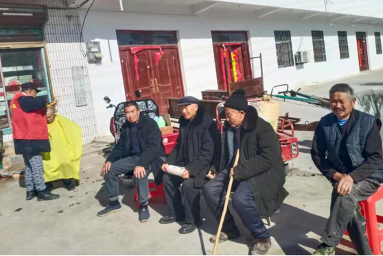 【阳光公益·长丰站】开展“便民服务进社区之情暖老人心”义剪活动
