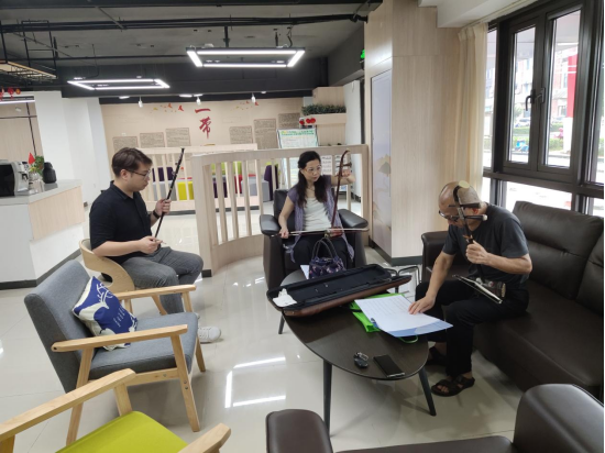 【阳光公益·蜀麓林溪】开展二胡公益教学活动