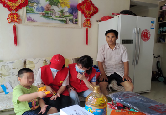 【阳光公益·经开莲花】“党旗在基层一线高高飘扬”主题党日——六一慰问活动