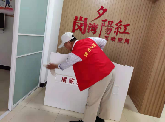 【阳光公益·庐江站】开展“卫生服务无限情 社区居民乐融融”志愿清扫卫生活动