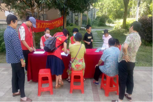 【阳光公益·庐江站】开展“义诊暖社区 剪出新风采”惠民活动