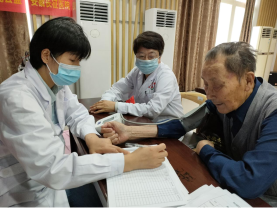 【阳光公益·肥西桃花】爱心义诊进社区 为民服务办实事
