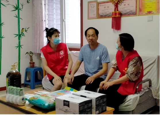 【阳光公益·经开莲花】“八一”走访慰问 情暖军人心