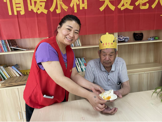 【阳光公益·长宁南岗】举办“情暖永和 关爱老人”庆生会活动
