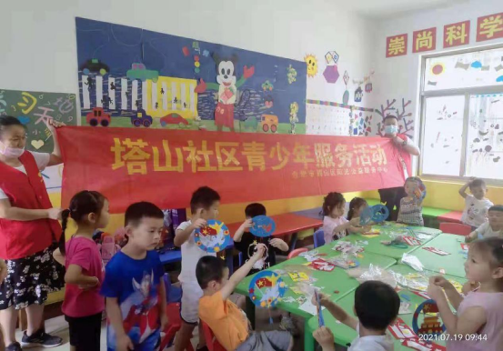 【阳光公益·庐江站】开展“创意手工 欢乐制作”为主题的儿童手工活动