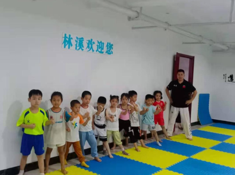 【阳光公益·蜀麓林溪】开展“武礼跆拳”活动