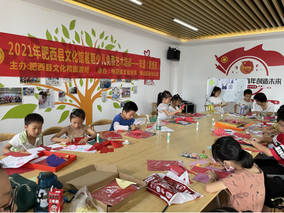 【阳光公益·肥西桃花】开展暑期系列非遗剪纸培训课