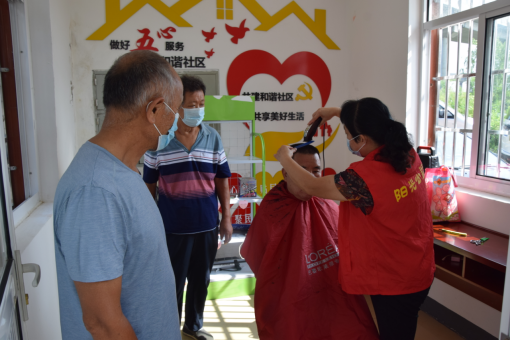 【阳光公益·瑶海大兴镇】开展“奉献爱心，义务理发”志愿服务活动