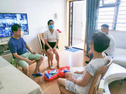 【阳光公益·经开莲花】社区情系特扶家庭 酷暑送去温馨关怀