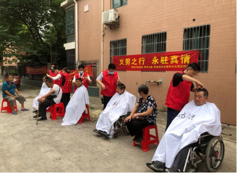 【阳光公益·瑶海大兴镇】开展“义剪之行 永驻真情”免费理发活动