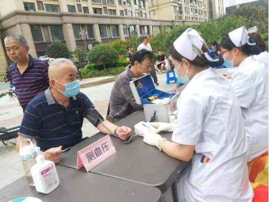 【阳光公益·经开莲花】为退役军人和辖区居民送健康的义诊活动