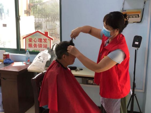 【阳光公益·瑶海大兴镇】开展老年人免费理发活动