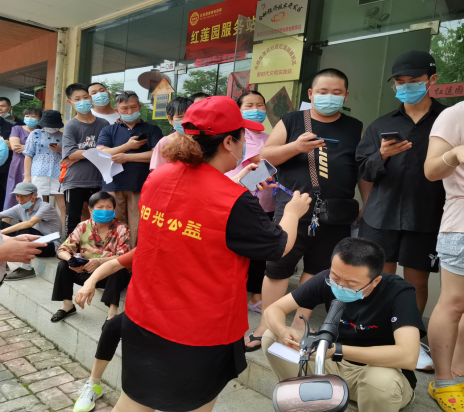 【阳光公益·经开莲花】“二码”联查，社区深入推动排查疫苗接种工作
