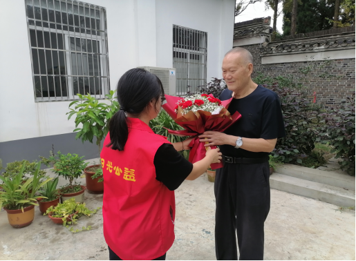 【阳光公益·瑶海大兴镇】开展关爱离退休老教师志愿服务活动